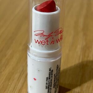 Wet n Wild Marilyn Monroe Bold Red Lipstick